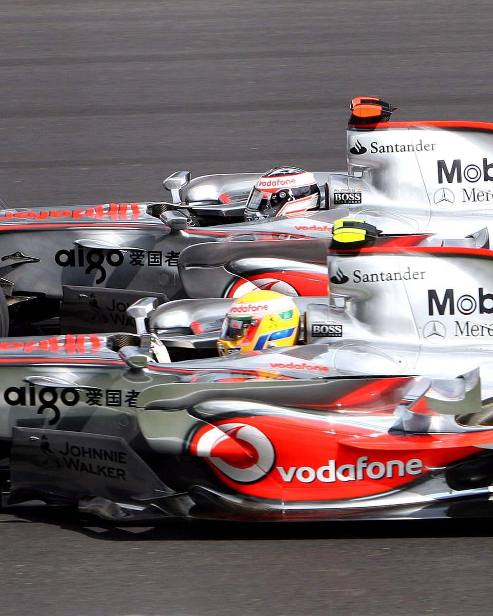 HiddenHillsMC's tweet photo. Lewis Hamilton &amp; Fernando Alonso (McLaren MP4-22)

Italian Grand Prix, 2007 https://t.co/ppFFhzlyDD