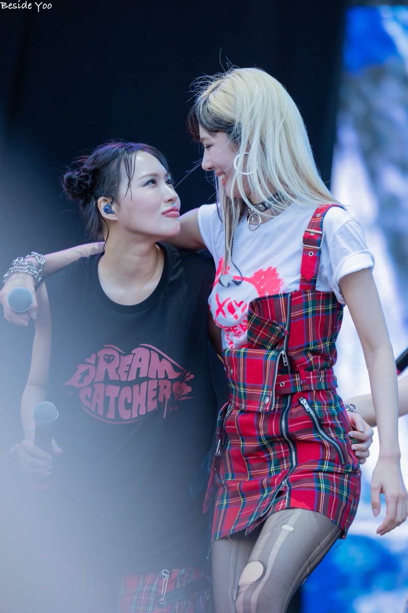BesideYoo0107's tweet photo. 220604 Primavera Sound HQ

#유현 #Yoohyeon 
#시연 #Siyeon
#드림캐쳐 #Dreamcatcher
#PrimaveraSound #PrimaveraSound2022 #DreamcatcherAtPrimavera #DREAMCATCHERInSpain https://t.co/oOWyAdZ1Oq