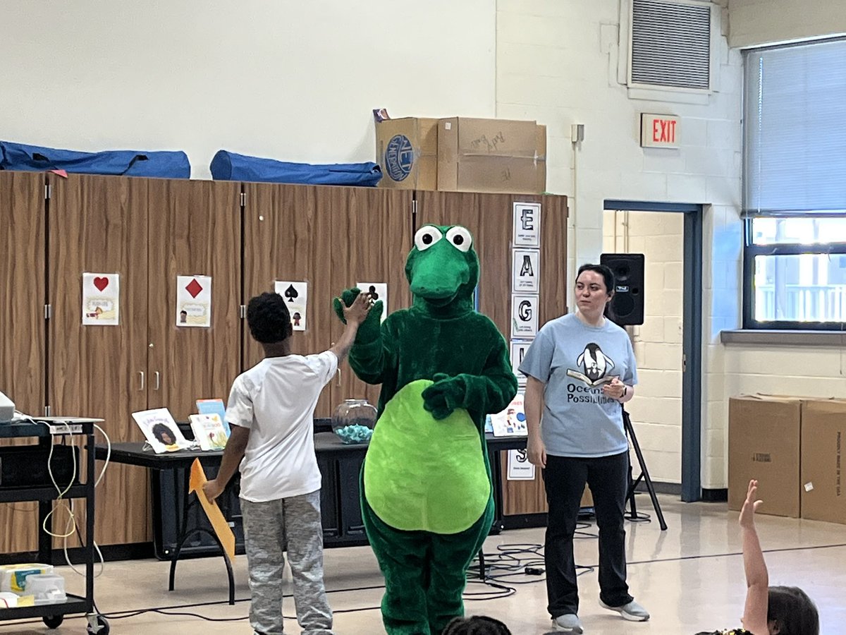 EWareKckps's tweet photo. Summer reading kick off!! @kckschools #kckpl https://t.co/vnM00BjkYu