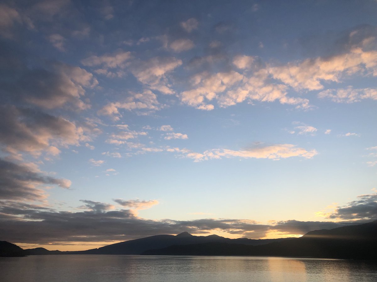 GeoffreyPlant's tweet photo. Monday evening, Howe Sound. https://t.co/CBNE1xKrih