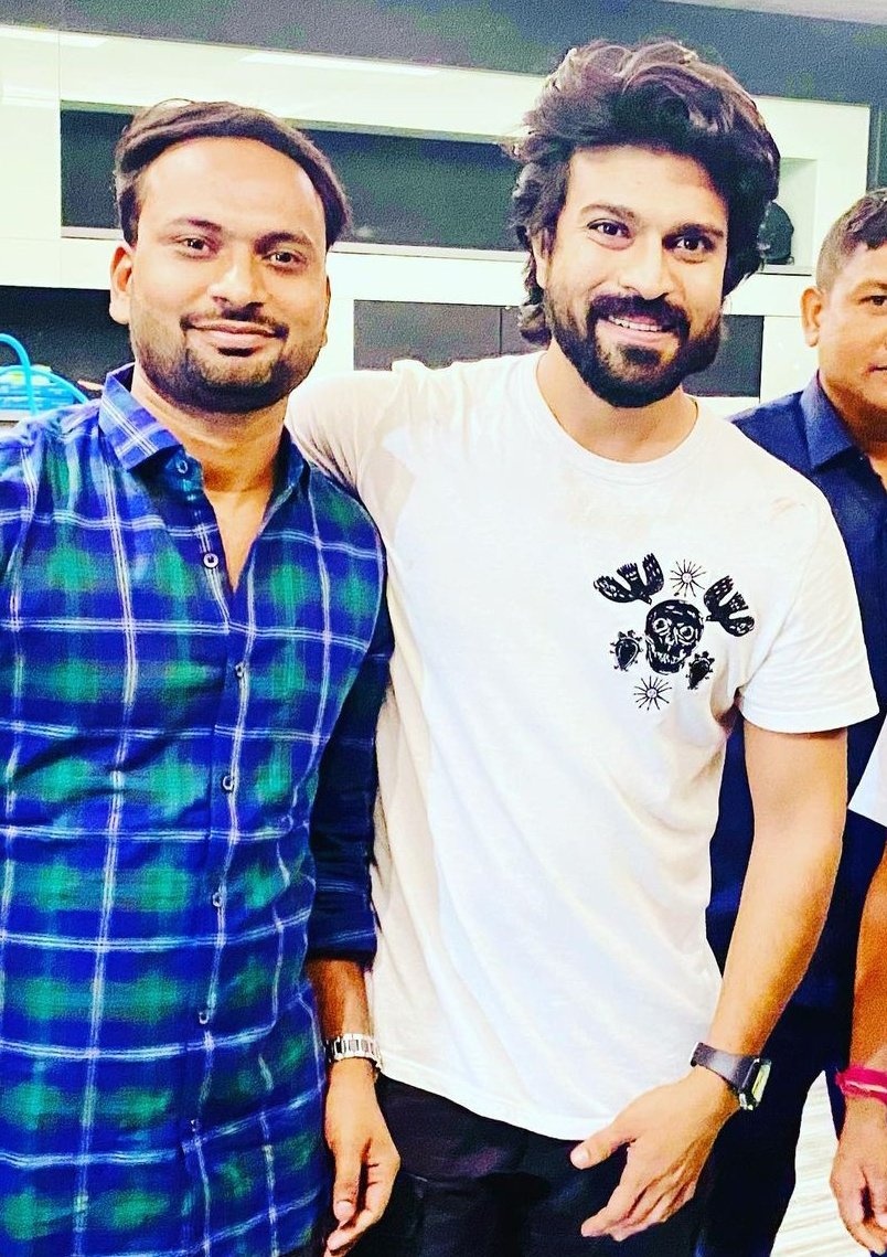 RCFansVizag's tweet photo. ROYAL RAM CHARAN Latest Pic 

@AlwaysRamCharan 🦁
#RamCharan𓃵 
#RC15 https://t.co/RM7Hqa4waH