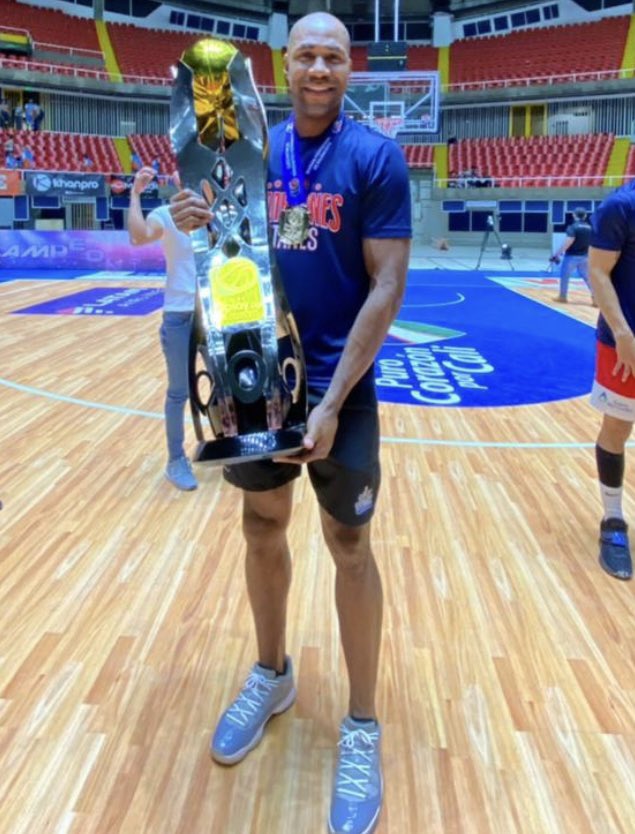 🏀Michael Hicks🇵🇦, últimos 5 años 🏆: - 2 campeonatos  Hebraica Macabi (Uru). - 1 Olimpia (Par) - 1 Universitarios (Pan) - 1 Correcaminos (Pan) - 1 Titanes (Colombia) - 1 final S.Martín (Arg) - 1 Final Marinos (Ven). <a href="/BasketballAdn/">BASKETBALL ADN 🏀🧬</a> <a href="/FROD_0527/">Franklyn Rodriguez 🇵🇦</a> <a href="/RICARDOALEMAN11/">Hablemos de basket</a> <a href="/maikito04/">Michael Hicks</a>