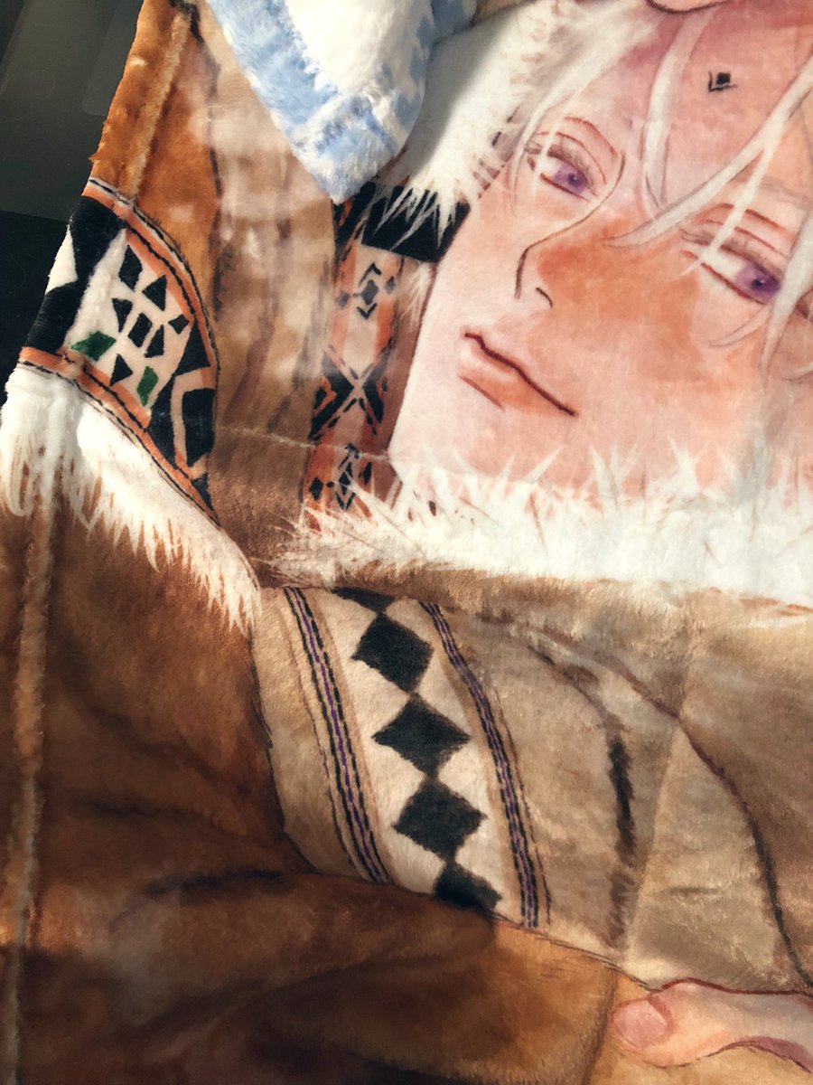 「とらフェアのミニブランケットの見本を頂いてるのですが、毛羽立った布にこんなに綺麗」|ユノイチカのイラスト