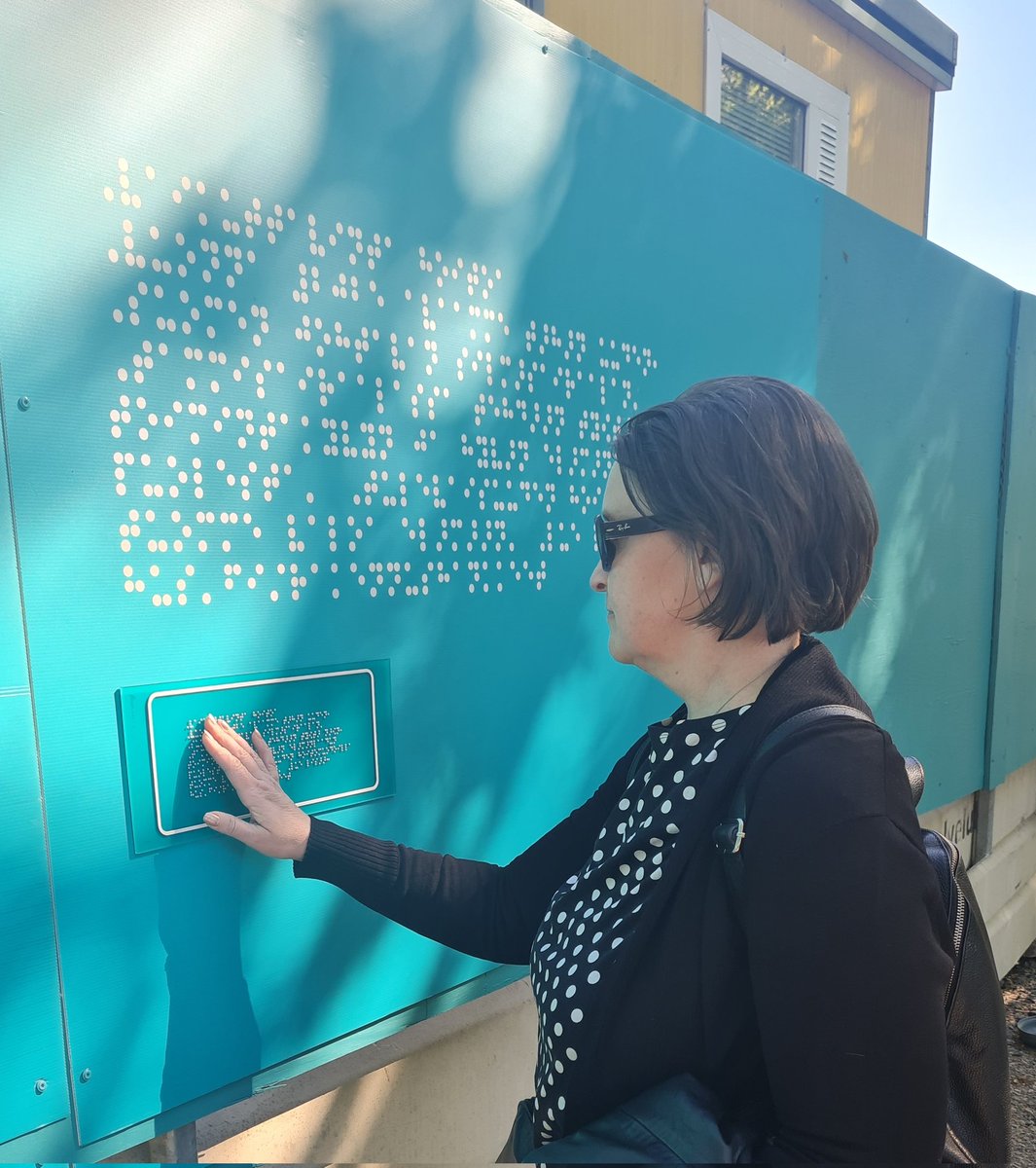 Ootko nähnyt sokeainkirjoituksella infoa työmaaseinässä? Meille eka kerta 😉 <a href="/katikaskiala/">Kati Kaskiala</a> testaa. Tammisairaalan työmaalla muutenkin onnistumisia ja asennetta ❤ <a href="/YITSuomi/">YIT Suomi</a> ja <a href="/HUS_fi/">HUS Helsingin yliopistollinen sairaala</a> #vuodenkatutyömaa #RambollinPamu