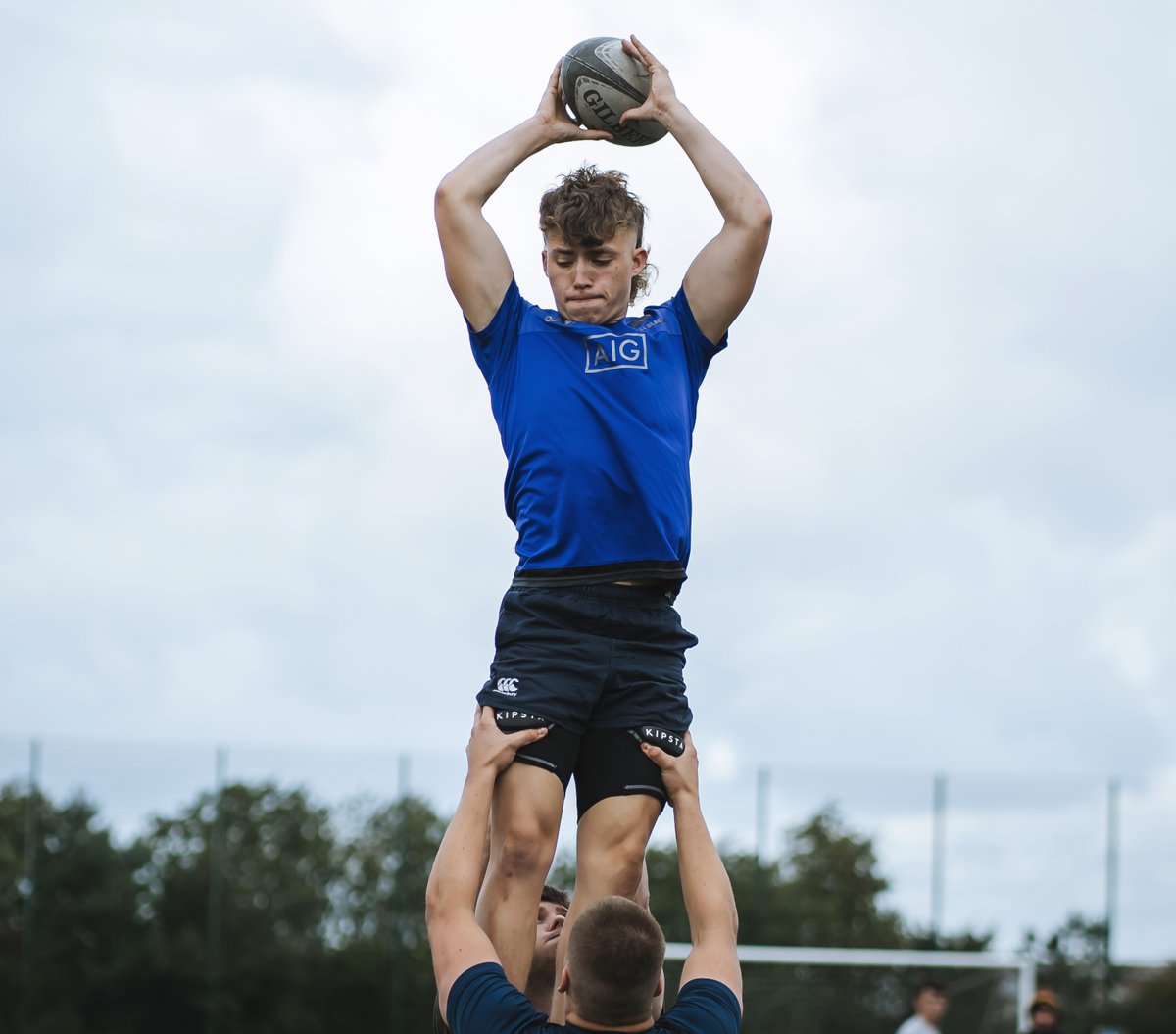 📢 We are looking for host families for our rugby students who require accommodation during term-time 🏉 The weekly tariff is £110 for seven days and nights and includes breakfast and an evening meal.