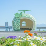あなたもおとぎの世界に迷い込める!？フルーツのバス停がメルヘンすぎる♡