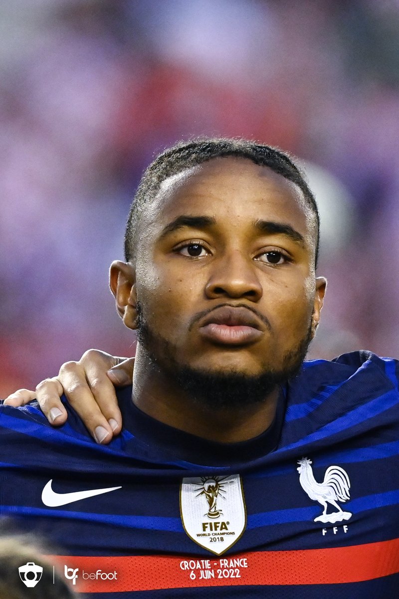 _BeFootball's tweet photo. Christopher Nkunku doit-il remplacer Griezmann dans le onze des Bleus, derrière Benzema et Mbappé ? 🤔🇫🇷 https://t.co/lhHVVC0u1s