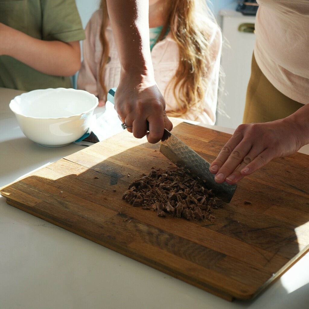 oishya_'s tweet photo. The kitchen is a welcoming place for kids. This is where some of our best memories of time well spent together are formed. With so much magic happening there: parents rushing around, prepping meals, pulling colourful items from the shelves and refrigerat… https://t.co/VEPbAS48g0 https://t.co/oaXd3VEy0E