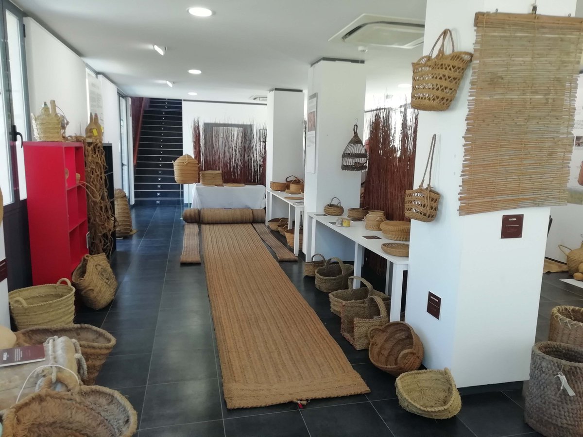 Illetaprojectes's tweet photo. Contents d'haver participat a Xeraco en la primera edició de la "Fira de l'esmorzar i del cremaet" amb l'exposició "Sols espart és part de la solució".

#FIESCREMXeraco #SolsEspartÉsPartdelaSolució #espart #exposició https://t.co/iM2oOHUTDG