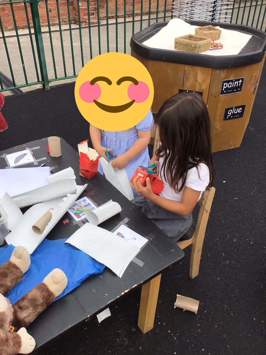 EPA_EYFS's tweet photo. In FS2 the girls are taking up the 'umbrella' challenge! One of the girls said 'we cant use paper because it will get too wet'! 
🦋🐞🔎🔬💦@EPA_EYFS @DeltaEstcourt https://t.co/6qkQT6dexw