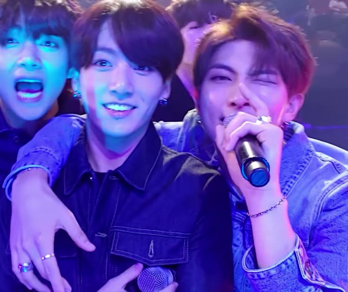 BlackH_WhiteB's tweet photo. 180604
#namkook #NAMJOON #Jungkook https://t.co/AZvlnisVFy