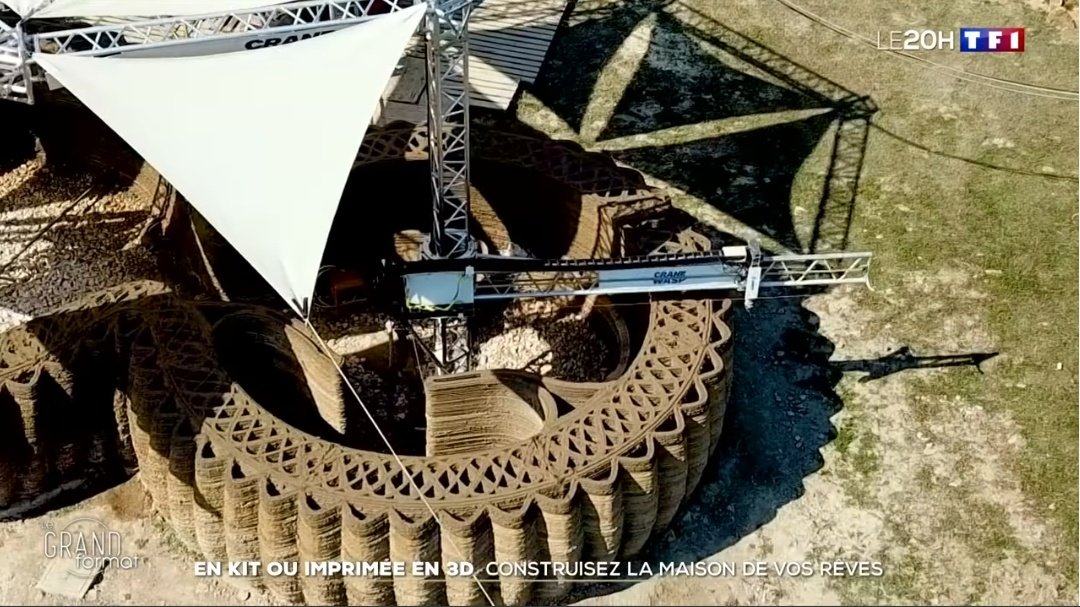JulienRoux_'s tweet photo. Construire sa maison en kit, comme un Légo 🧱 avec des briques en bois, ou en 3D 🛖 grace à des imprimantes géantes : reportage sur les maisons nouvelle génération dans le 20h @TF1Info 🏡 https://t.co/n2auL35FIH #Brikawood #3DWasp https://t.co/rgAPBOiZuh