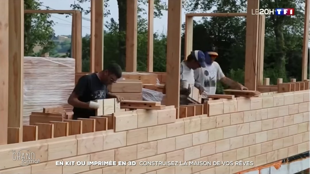 JulienRoux_'s tweet photo. Construire sa maison en kit, comme un Légo 🧱 avec des briques en bois, ou en 3D 🛖 grace à des imprimantes géantes : reportage sur les maisons nouvelle génération dans le 20h @TF1Info 🏡 https://t.co/n2auL35FIH #Brikawood #3DWasp https://t.co/rgAPBOiZuh