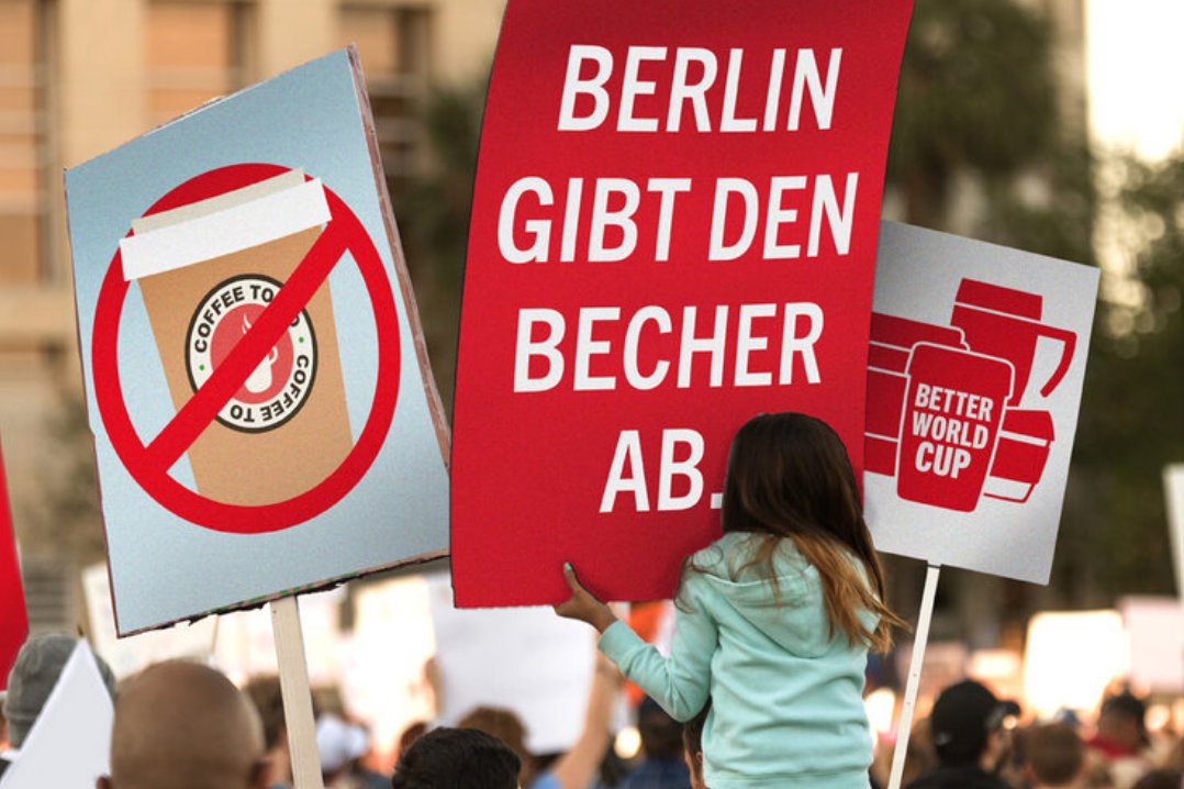 🫶Macht die Welt ein bisschen Becher: Pro Stunde werden in #Berlin 20.000 Einwegbecher weggeworfen. Die #BetterWorldCup - Aktion der @BSR_de  ist eine Ansage gegen diesen unnötigen Müll! 🚫#FragNachMehrweg @zerowasteverein