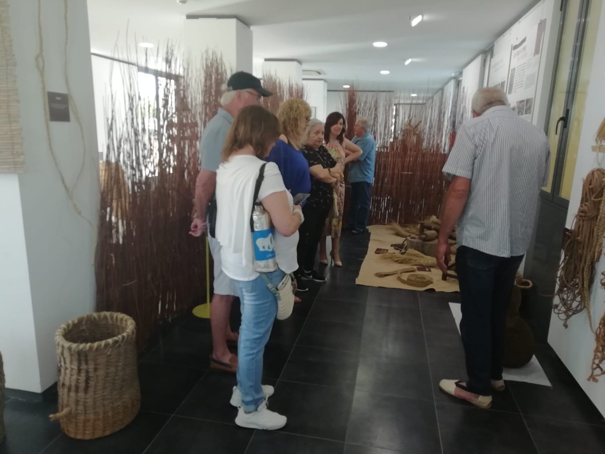 Illetaprojectes's tweet photo. Contents d'haver participat a Xeraco en la primera edició de la "Fira de l'esmorzar i del cremaet" amb l'exposició "Sols espart és part de la solució".

#FIESCREMXeraco #SolsEspartÉsPartdelaSolució #espart #exposició https://t.co/iM2oOHUTDG