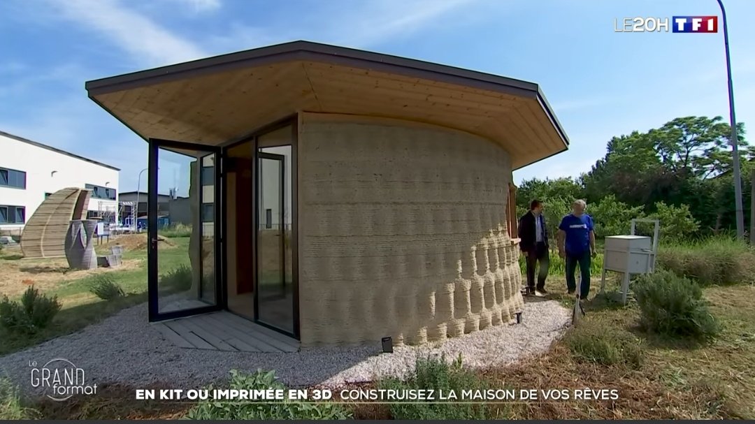 JulienRoux_'s tweet photo. Construire sa maison en kit, comme un Légo 🧱 avec des briques en bois, ou en 3D 🛖 grace à des imprimantes géantes : reportage sur les maisons nouvelle génération dans le 20h @TF1Info 🏡 https://t.co/n2auL35FIH #Brikawood #3DWasp https://t.co/rgAPBOiZuh
