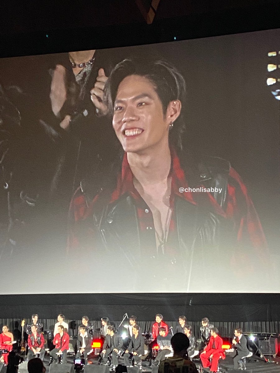 chonlisabby's tweet photo. ด้อมกระดุมยังไหวกั้นมั้ยคะจังหวะนี้ @nodted #KinnPorscheWorldTour #KPWorldPress https://t.co/886w5qjXFl