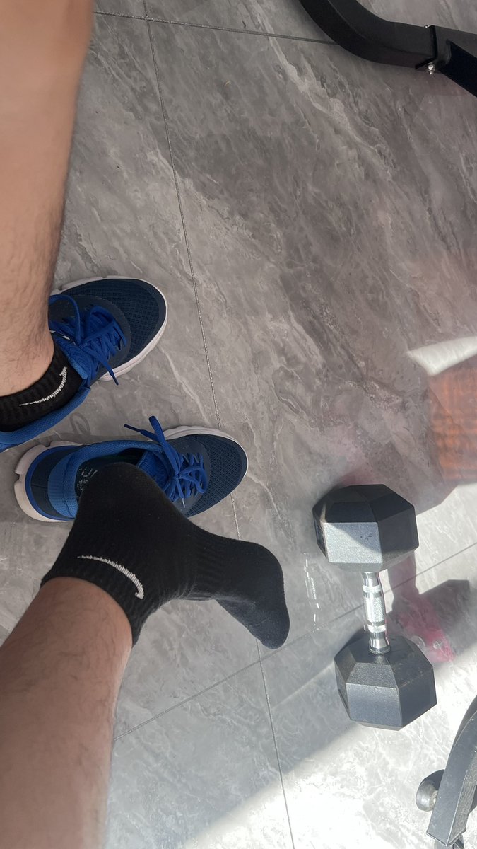 该扔了，袜子。