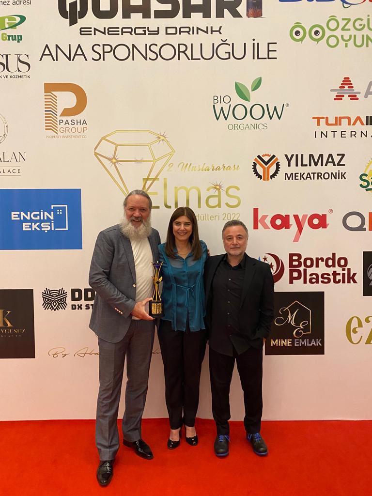 Dün akşam ikincisi gerçekleşen Uluslararası Elmas Ödülleri’nde ‘Yılın Reality Programı’ ödülünü #112AcilÇağrı programı aldı. Ödüle bizleri layık gören ve emeği geçen herkese teşekkürler. 👏🏻🏆🤩 <a href="/MuratSerezli/">Murat Serezli</a> <a href="/trt1/">TRT 1</a>