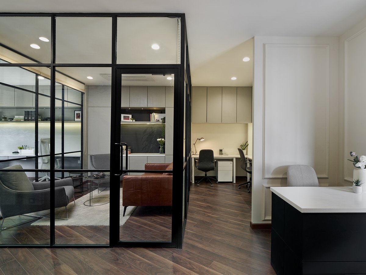 AadiDesign's tweet photo. 600sq.ft #Office designed for a young #RealEstate visionary.
.
#officedesign #officearchitecture #interiorarchitecture #interiordesign #commercialspace #commercialdesign #officeinteriors #interiorphotography #ADindia #elledecorindia #foaid #archdaily #aadidesign https://t.co/TSgCobaOKJ