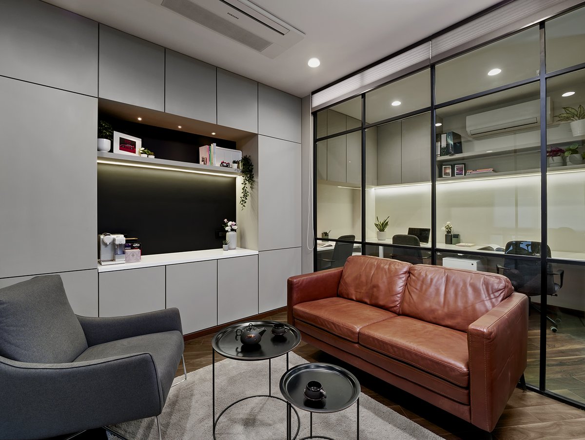AadiDesign's tweet photo. 600sq.ft #Office designed for a young #RealEstate visionary.
.
#officedesign #officearchitecture #interiorarchitecture #interiordesign #commercialspace #commercialdesign #officeinteriors #interiorphotography #ADindia #elledecorindia #foaid #archdaily #aadidesign https://t.co/TSgCobaOKJ