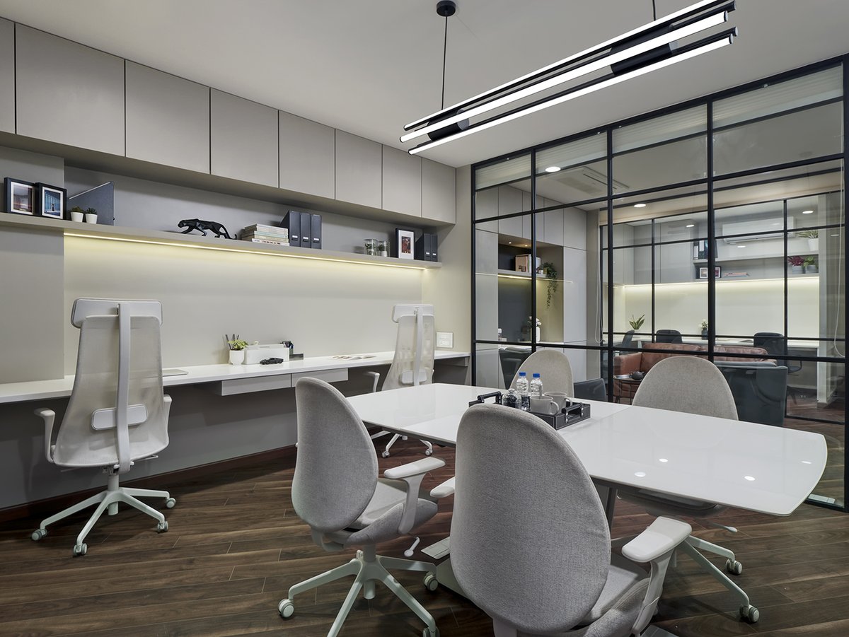 AadiDesign's tweet photo. 600sq.ft #Office designed for a young #RealEstate visionary.
.
#officedesign #officearchitecture #interiorarchitecture #interiordesign #commercialspace #commercialdesign #officeinteriors #interiorphotography #ADindia #elledecorindia #foaid #archdaily #aadidesign https://t.co/TSgCobaOKJ