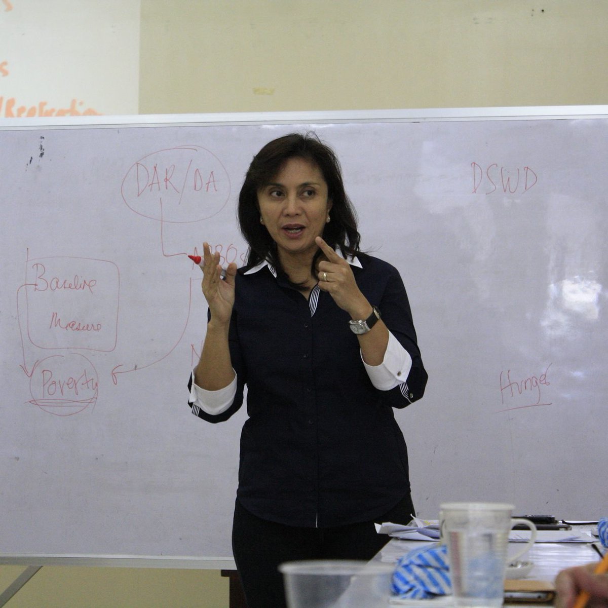 rcbredo's tweet photo. down bad for econ professor maria leonor https://t.co/4uCq6vZYkV