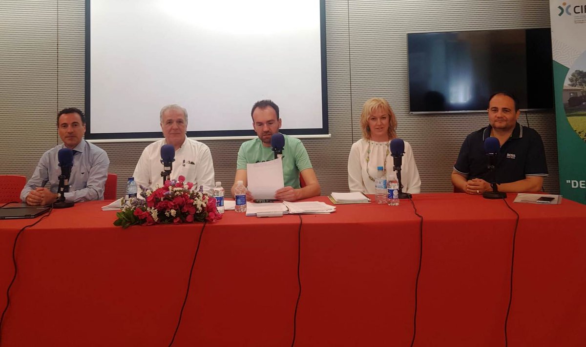 fremm_es's tweet photo. La voz de las empresas murcianas de energías renovables, asociadas en #AREMUR de #FREMM, no podía faltar en la celebración del Día del #MedioAmbiente organizado por @CadenaAzul1078.

@Angelturpin llamó a los ciudadanos a liderar el cambio de modelo energético. https://t.co/emNIwVuaCf