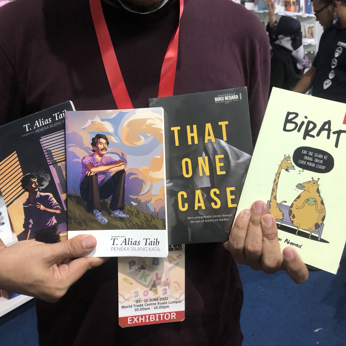 katapilarbooks's tweet photo. Tahniah kepada semua buku yang telah tercalon untuk Anugerah Buku Malaysia 2020!

Birat oleh Ahm Ahmad
Anekdot That One Case
Peneka Silang Kata oleh T. Alias Taib

Cik Katy nak ucapkan terima kasih kepada kawan-kawan yang sentiasa menyokong KataPilar. ❤️ https://t.co/y7WoJhjA8O
