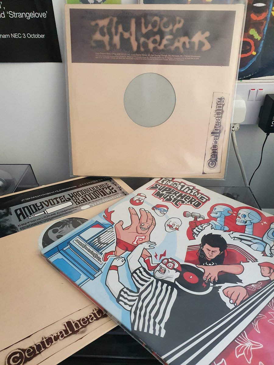 ScratchedRec's tweet photo. Some lovely #grandcentralrecords picked up this weekend..

A Label that means alot to me..

@mrandyvotel @marktrae @aticrecords #fingathing #loopdreams #handofdoom #peterparker #sneaky #originalstuntmaster #evilknievel https://t.co/ieOLcN8x6q