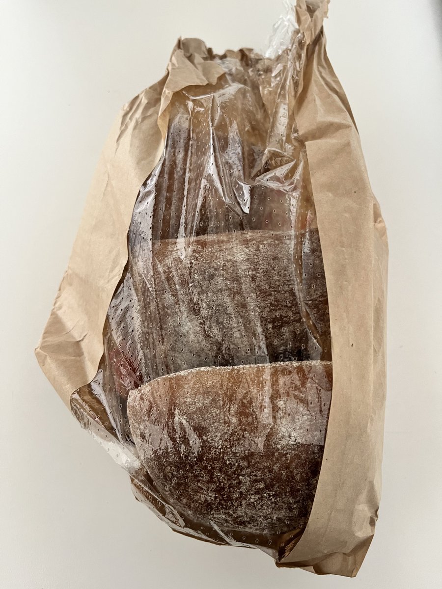 Laut dem Kaufland in Leipzig sind das „Schweizer Weckli“. Ich biete gerne Nachhilfe an 😅