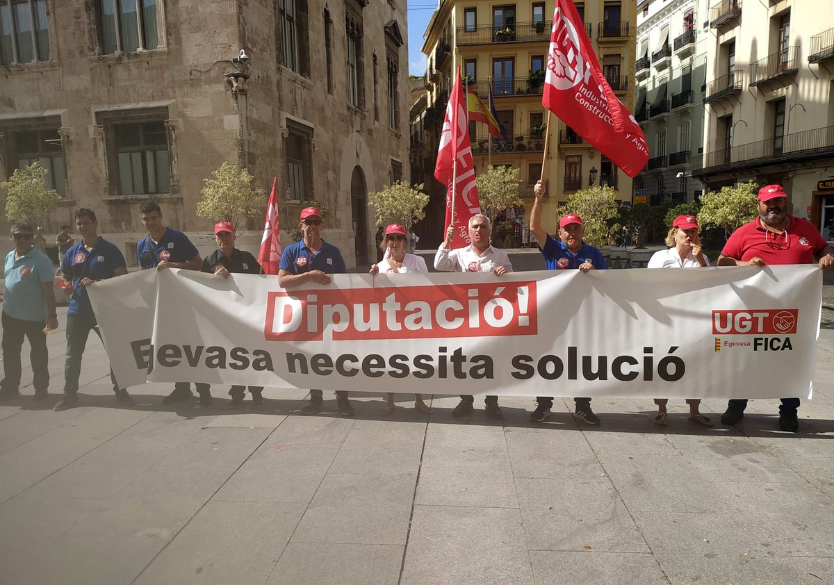 ugtficapv's tweet photo. Representants d'UGT a EGEVASA, es concentren a València per exigir solucions a Diputació de València.
@UGT_FICA @UGTPV @egevasa https://t.co/zseTtOPdGa