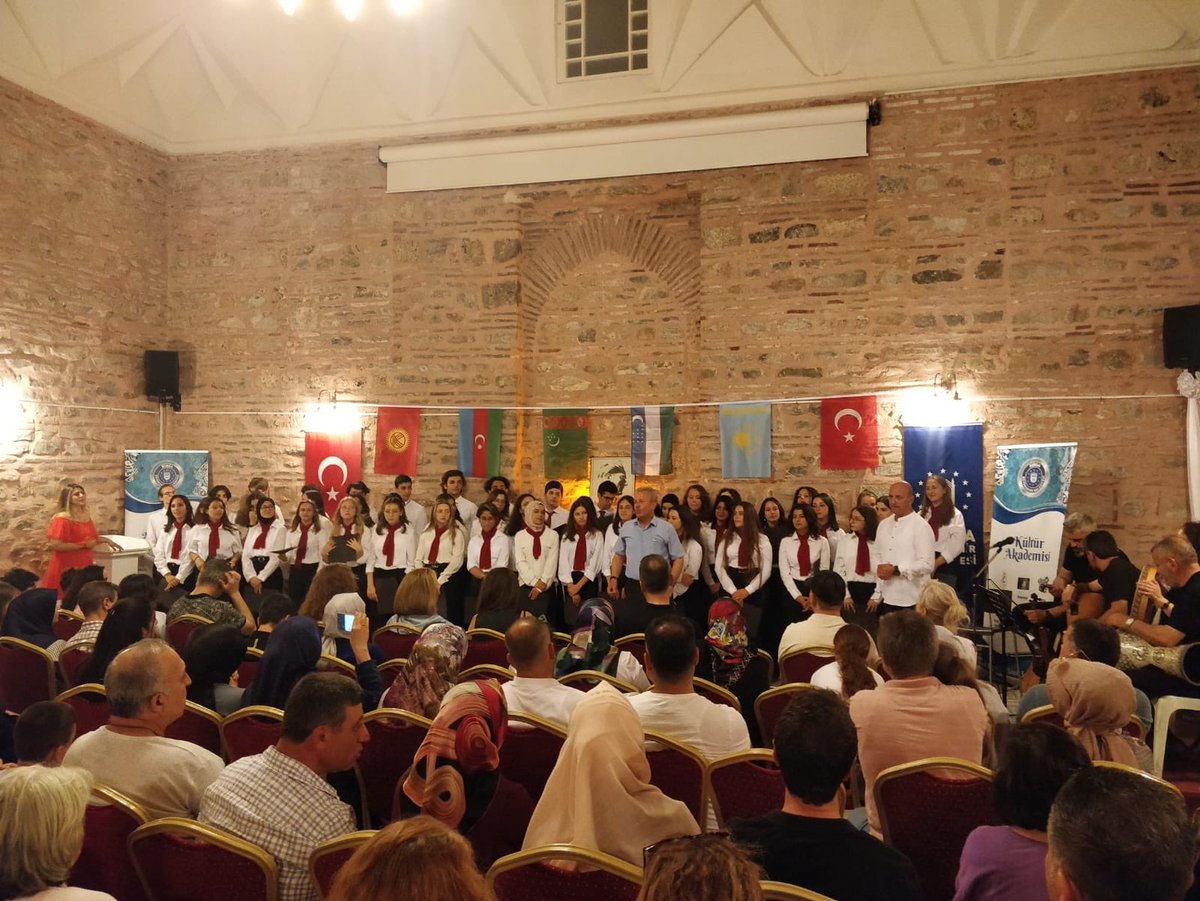 LisesiBursa's tweet photo. Payitaht / Kurucu Başkent Bursa’nın eğitimde olduğu kadar kültür ve sanatta da 139 yıllık köklü geleneğine sahip okulumuz Bursa Erkek Lisesi ve Büyükşehir Belediyesi Kültür Akademisi işbirliğinde gerçekleştirdiğimiz Bursa Erkek Lisesi Türk Halk Müziği toplulumuzun... https://t.co/Vu838zRnTK