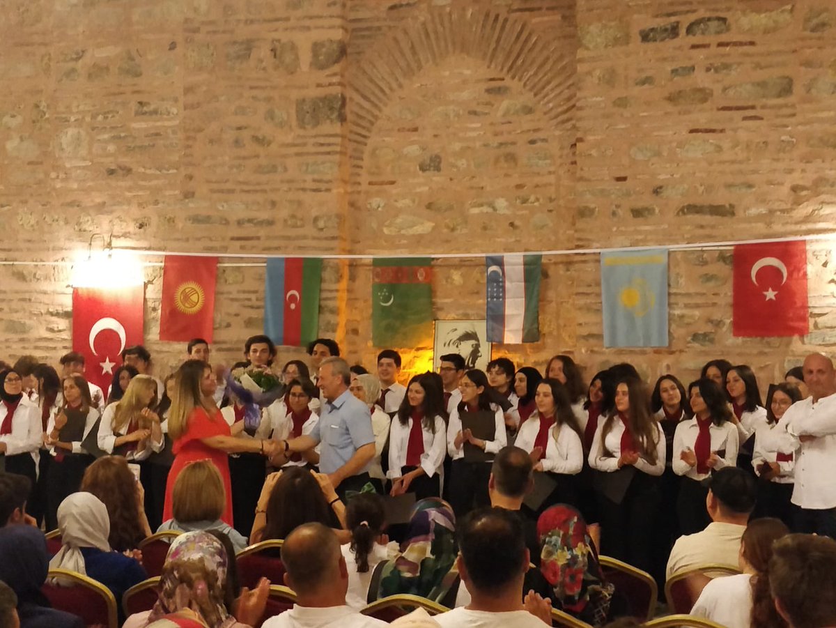LisesiBursa's tweet photo. Payitaht / Kurucu Başkent Bursa’nın eğitimde olduğu kadar kültür ve sanatta da 139 yıllık köklü geleneğine sahip okulumuz Bursa Erkek Lisesi ve Büyükşehir Belediyesi Kültür Akademisi işbirliğinde gerçekleştirdiğimiz Bursa Erkek Lisesi Türk Halk Müziği toplulumuzun... https://t.co/Vu838zRnTK