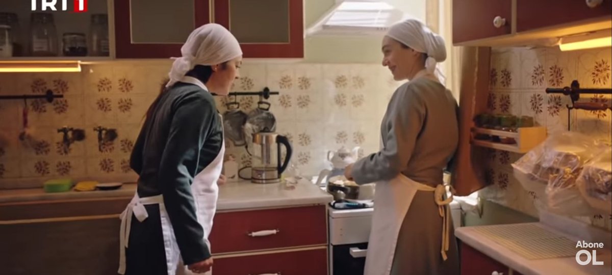 Safiye_Inocent's tweet photo. Cocinando juntas 😍 como en los viejos tiempos. 
@GulbenInocentes
#Inocentes6Jun https://t.co/y6GNft759r