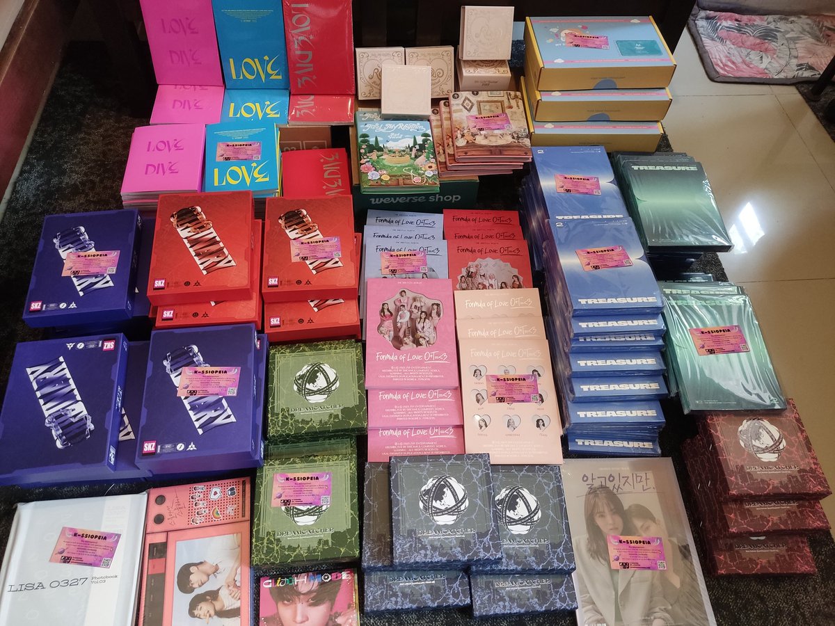 k_ssiopeia's tweet photo. #KSSIOPEIA_ONHANDS Another box of albums finally arrive at my ph add! Kuha na kayo ready to ship na yarn lahat. You can check the comment section below the list, pricelist,and inclusions of our available onhands! Ready to ship can do COD via Shopee c/o! Bili na kayo DM us!🥳💗💜 https://t.co/lxxidlwuCV