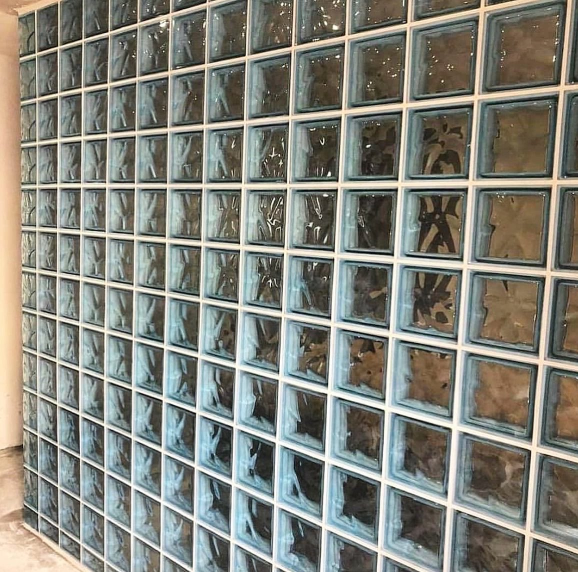 GlassBlockCo's tweet photo. Dividing wall next to hot tub and sauna room in a home in Slane. 👌🛁 

#glassblocks #glassblockco https://t.co/FmuQk3fEwh