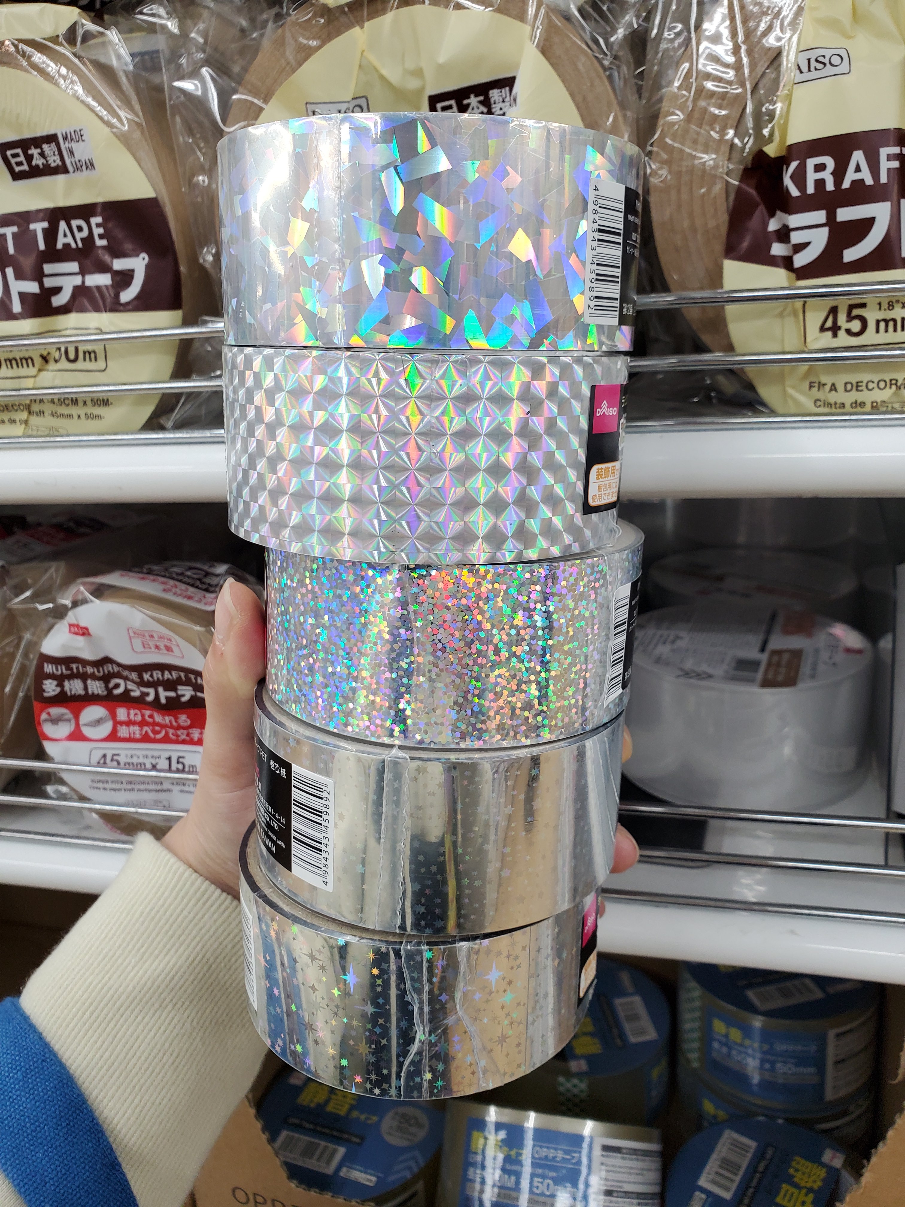 扌斤 れ 糸泉 だょ ダイソーさんにオタクくんの大好きなホログラムテープ売ってたよ ダイソーさんがオタクくんの財布をパンチパンチしてくるよ T Co Xvhoedkgz7 Twitter
