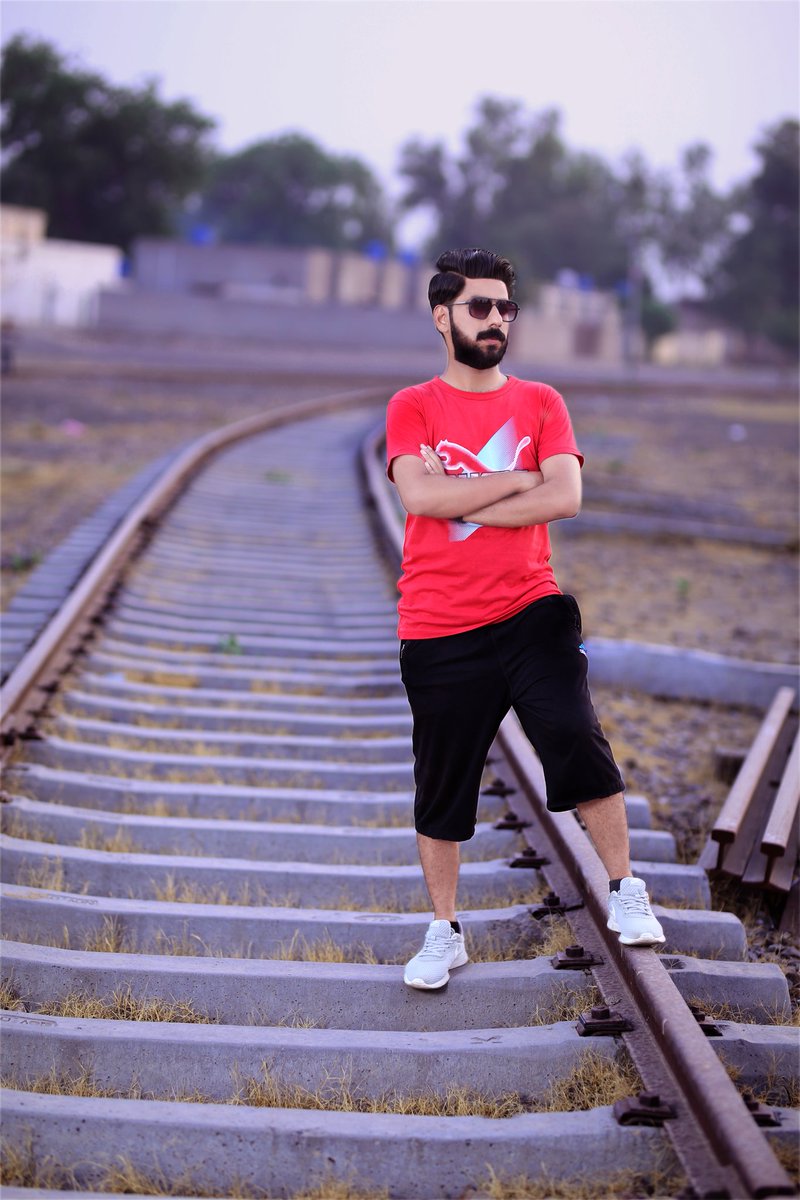 jawad9377's tweet image. مجھے یہ جان کر بہت شرمندگی ہوئی کہ 
زندگی ایک نقاب پوشوں کی محفل ہے 
اور میں ادھر اپنے اصلی چہرے کے ساتھ آگیا
#jawad #photography #cannonlovers #sahiwal #punjab #pakistaniwedding #photoshoot #trending #poseingforthecamera #groombride