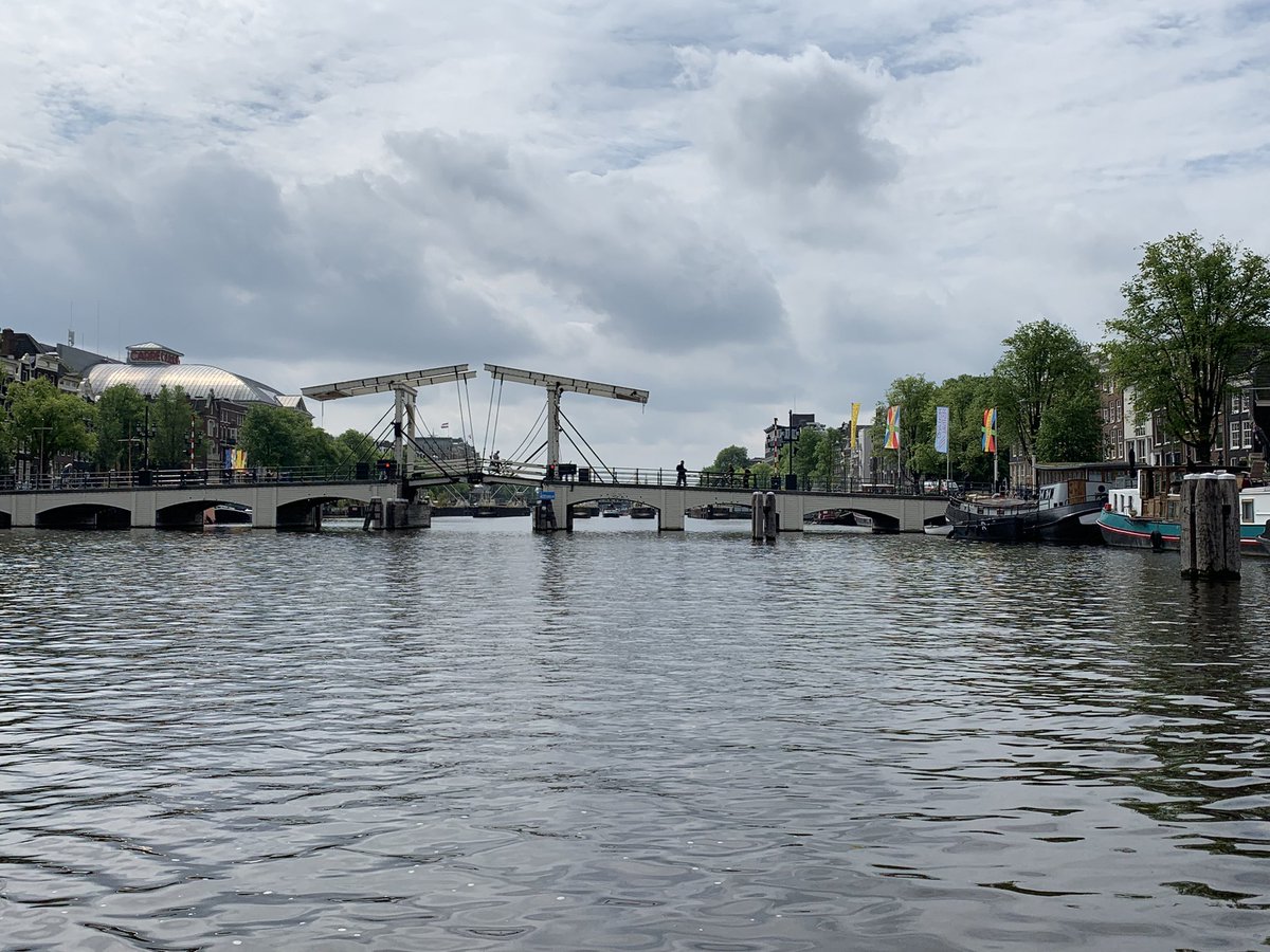 AoifeMFoley's tweet photo. #skinnybridge #JamesBond Diamonds are forever 🌷👇 https://t.co/O1krtrtDC6