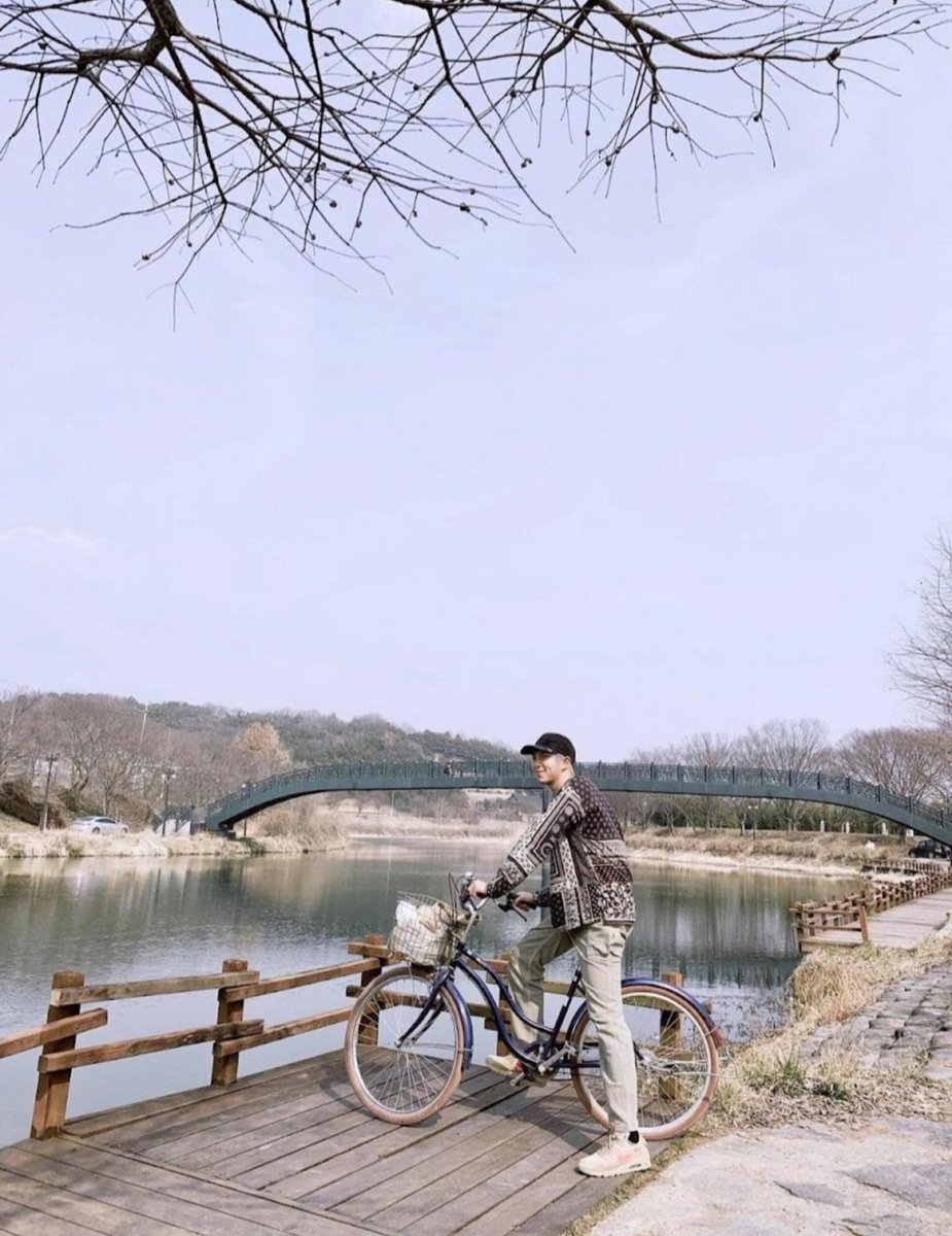 남준이의 Bicycle 1주년 축하해❣️
눈아 자전거 못타니까 좀 알려줭 🚴‍♀️

#1YearWithBicycle
#준이는_행복의_Bicycle

#김남준 #namjoon #방탄소년단RM #RM #랩몬스터   @BTS_twt