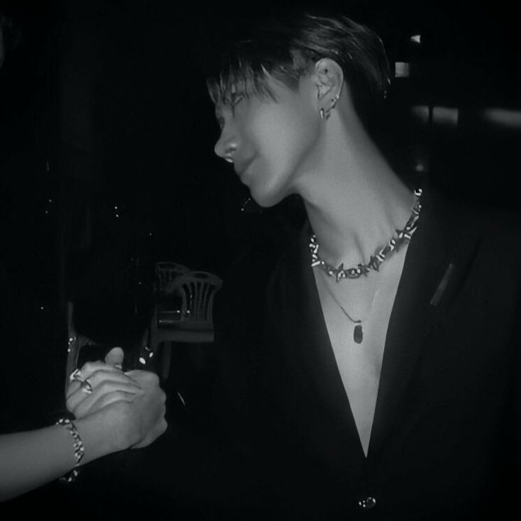 yang2squared's tweet image. "Mine."

a #johnten au,

Johnny as an artist and is always followed by a stalker named Ten Lee. Everytime he sees people he dislikes hanging out with Johnny, what does he do? I guess we all know he'd do anything just to keep him all to himself.