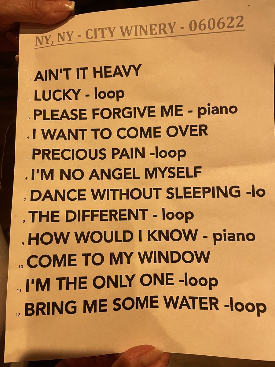 RhoAsh's tweet photo. Set list courtesy of @LynnGleim. 

Yes, it still says “NY, NY”…

…psst, Monica!

@metheridge 
#OneWomanBand
#Boston2 https://t.co/aMcvej0fOd