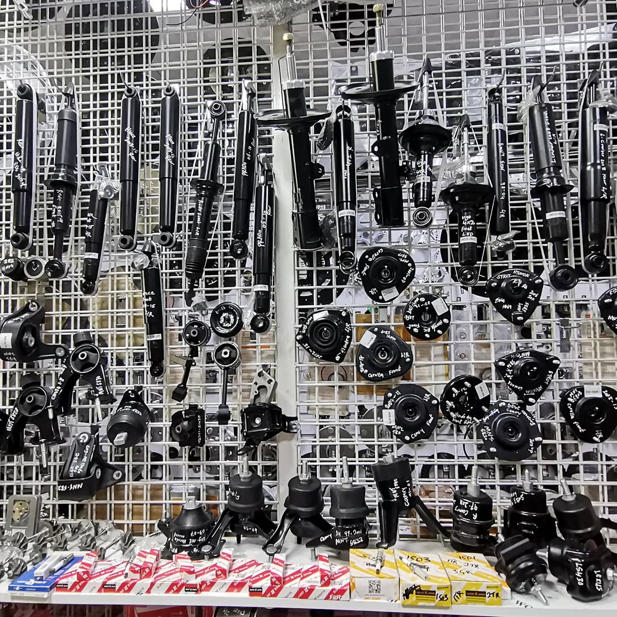 JapanSpare's tweet photo. SHOCK ABSORBER AND SHOCK ABSORBER MOUNTINGS AVAILABLS SUPER DK JAPAN BRAND https://t.co/oZg57oeEEd