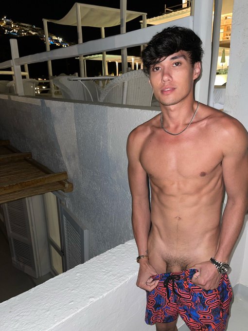 See what happens next on OnlyFans 😇 https://t.co/FdUhOwBuTi https://t.co/xN6I83kLBT