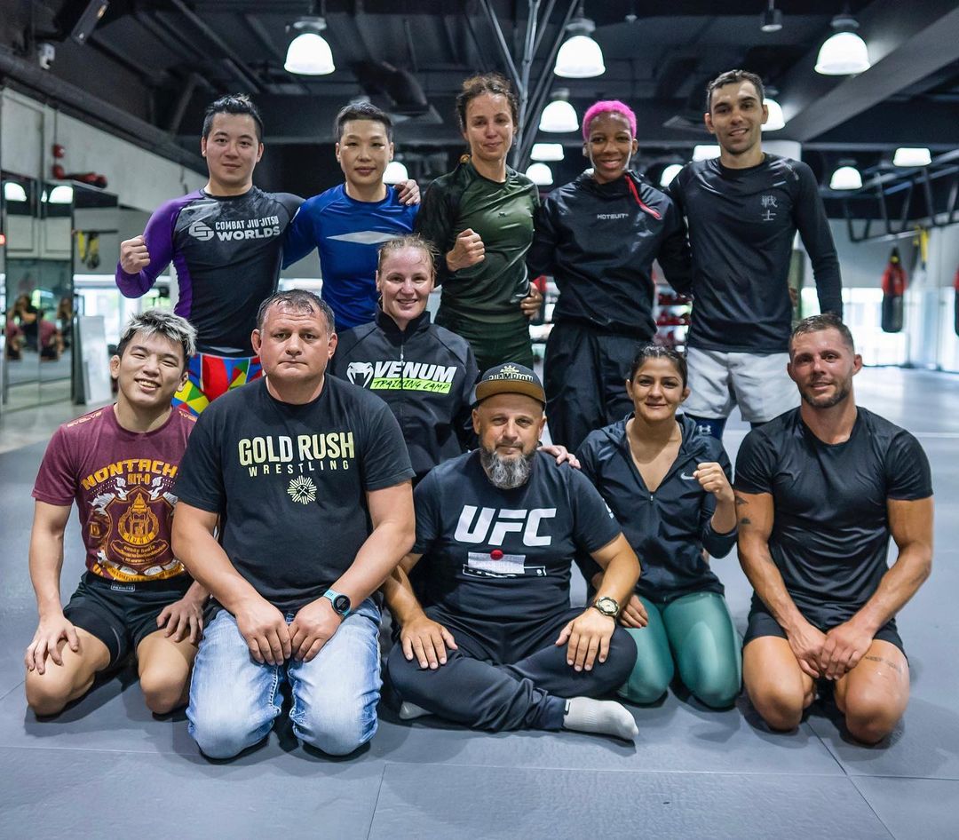 EvolveMMA's tweet image. #UFC Fighters @BulletValentina, @AntoninaPantera, Joselyne Edwards, Taylan Yuasa train with ONE Women’s Strawweight World Champion Xiong Jing Nan, BJJ Champion Thales Nakassu, ONE Superstar Ryuto Sawada and Wrestling Champion @PhogatRitu from the EVOLVE Fight Team! &amp;lt;&amp;gt; #MMA