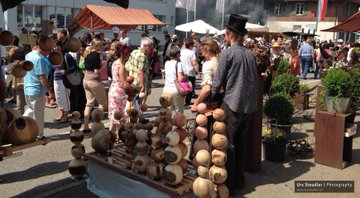STMediaCH's tweet photo. Die Reise in die Vergangenheit im #Emmental !
Der #Gotthelf-Märit in #Sumiswald ist der grösste traditionelle Markt in der Schweiz!
Handwerker, Musiker & "Wöschwyber" wie in der guten alten Zeit!
Nur 11.6.22.
@madeinbern @BernWelcome
https://t.co/R3gRMgPWs2 https://t.co/bbUdWl7RYI