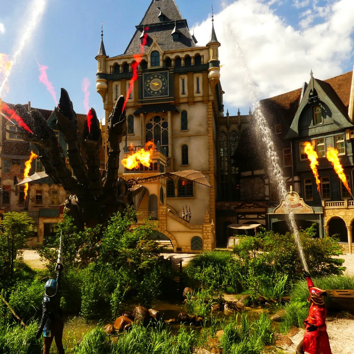 JeroenvdSterren's tweet photo. Another nice day at the parkshow Raveleijn.. #Efteling #themeparkshow #stunts @Efteling #animalshow #magie #betovering #photography https://t.co/P0rc7KLPAp