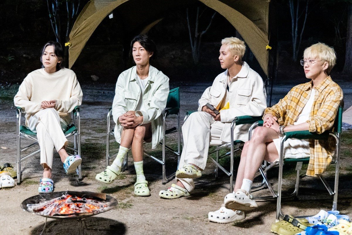OnlyLookAtMino's tweet photo. [‼] Snap Article  (2/2) 📰
Crocs unveils a four-person, four-color brand campaign video with WINNER

- COME AS YOU ARE™ message delivered with unique Jibits™ charm personalizing with the colorful charms of Winner

#MINO #송민호 @official_mino_위너 송민호 @yginnercircle https://t.co/WbocrJd7bu