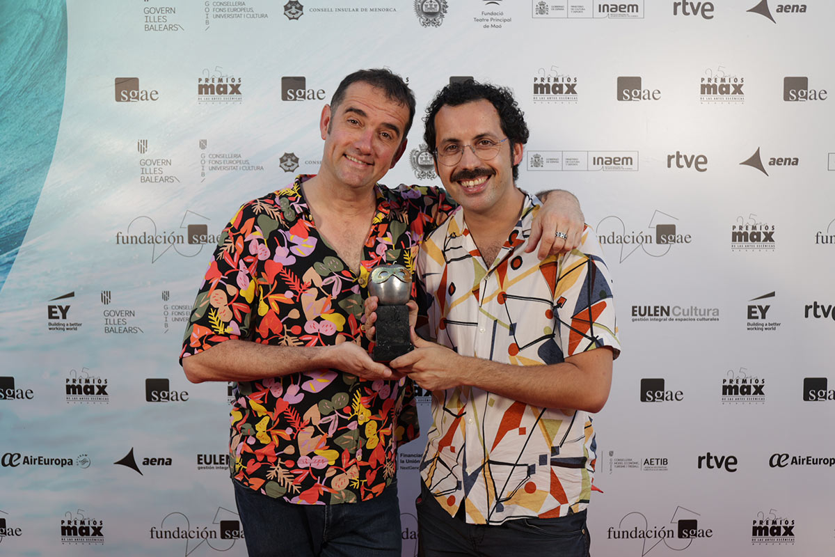 naciodigital's tweet photo. "Canto jo i la muntanya balla", "Carrer Robadors" Mònica López i Jesús Carmona, guardonats als #premisMax https://t.co/If1TFLhEKa https://t.co/gSC8hzOtoo